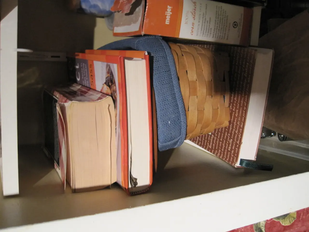 Items for the Chronically Unkempt: 23 Essentials for Those Overwhelmed by Clutter