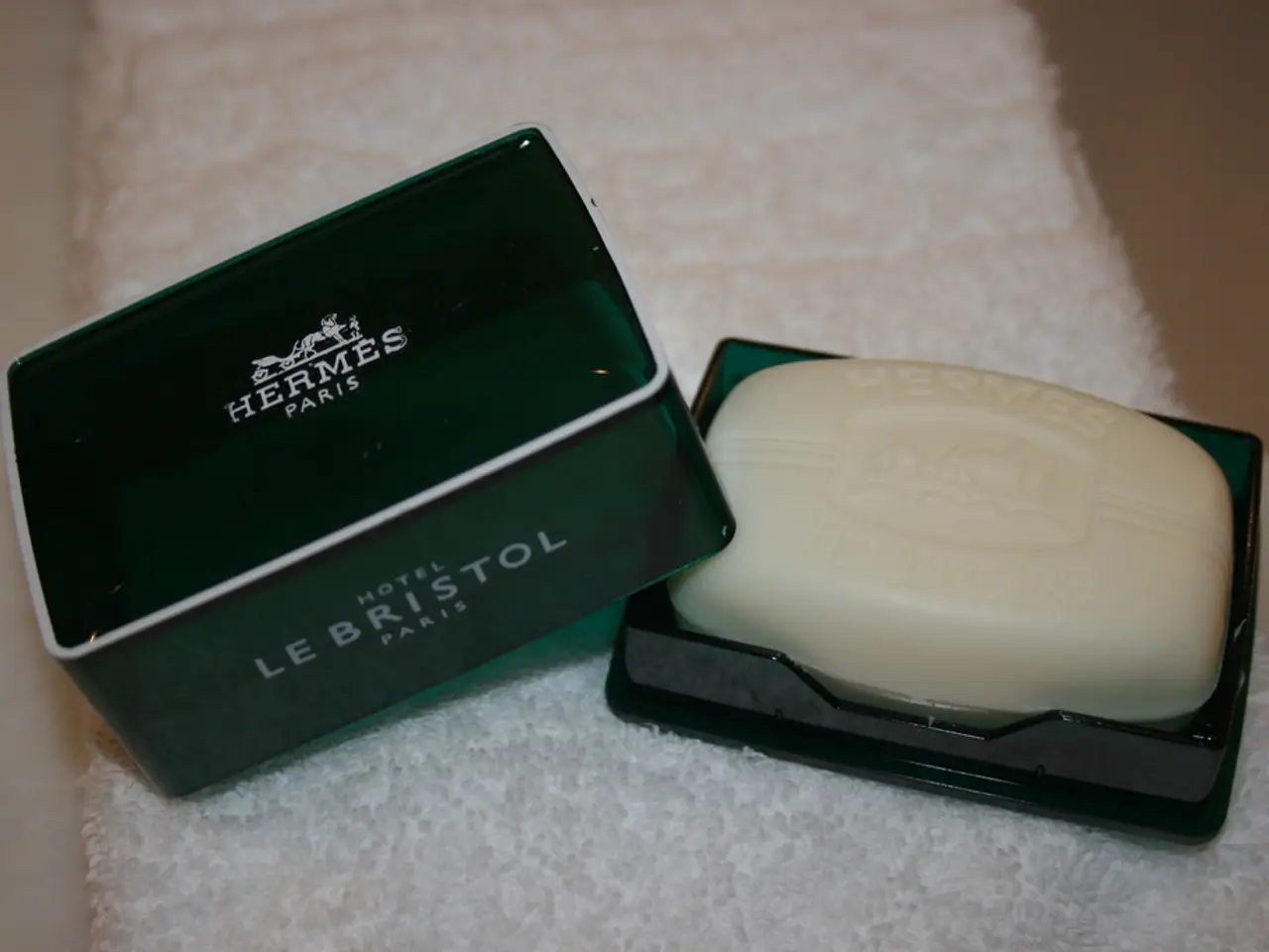 Care Guidelines for Seasonal Garments: Dealing with Salt Stains and Sweater Fuzz