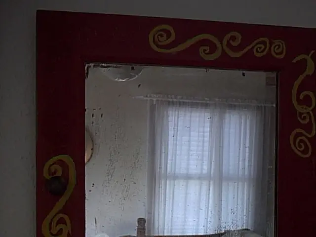 Benefits of a Versatile Sliding Mirror Closet System