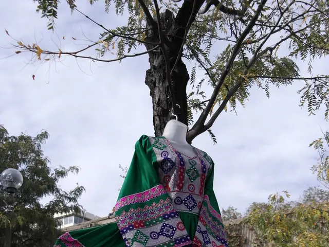 Azazie broadens its offerings to include bags and footwear.