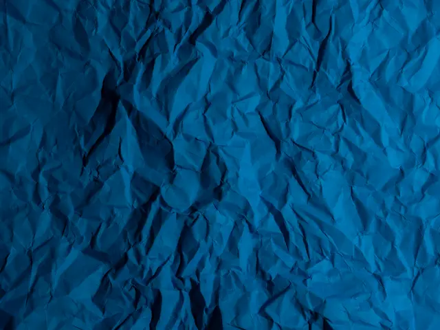 The Question of Indigo's Hue Sparks Intense Discussion: An Analysis of This Intermediary Hue