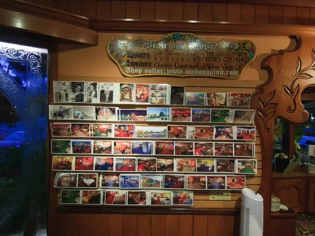 Gallery Exhibition: September 2016 Display of Valuable Artifacts and Pieces