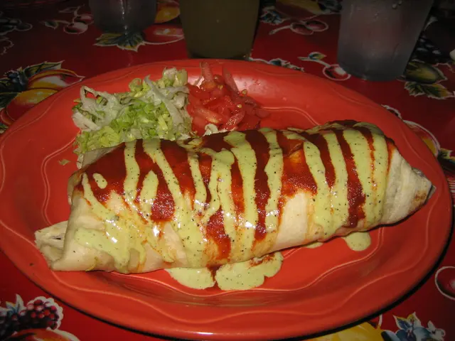 Discover 16 distinctive ceramic pieces to enhance your crockery set.