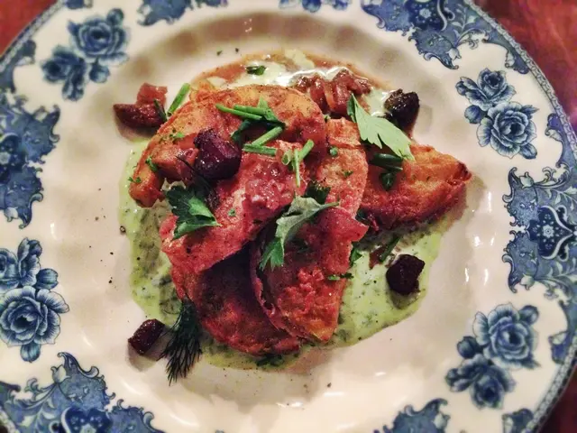 Slogan T-shirts are no longer the cool trend; instead, it's slogan plates that are grabbing...