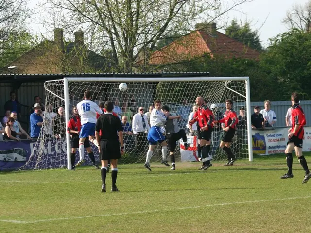Actress Heynig permits her child to engage in soccer indoor, within the household living area