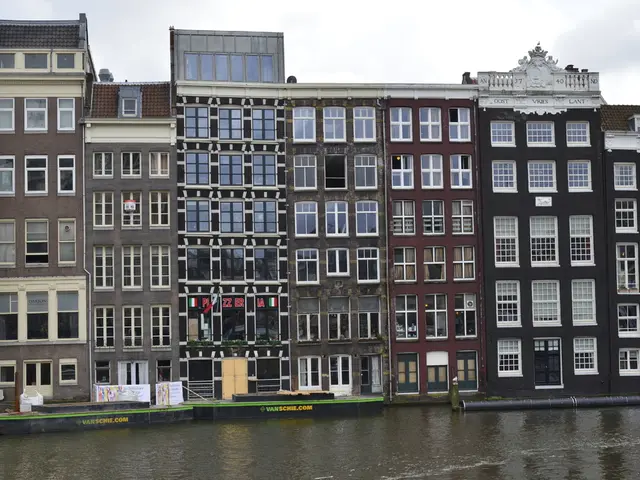 Utilizing an Air Conditioner in Sweltering Weather: A Guideline