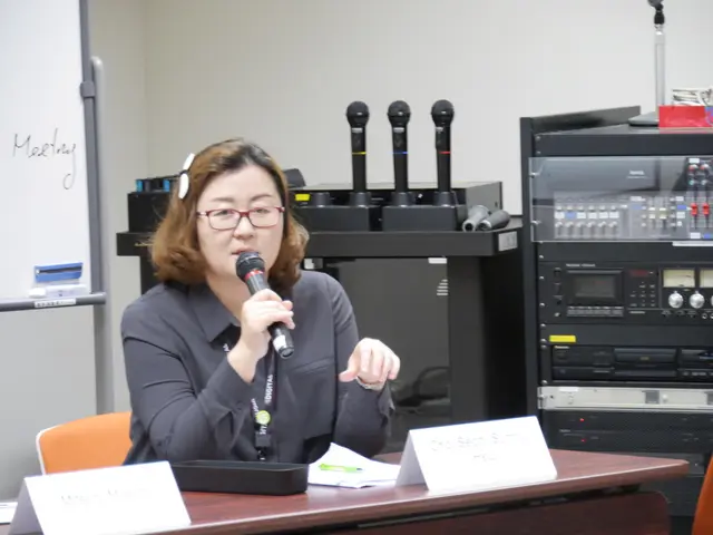 Versatile Hair Clip Equipped with 7 Useful Accessories