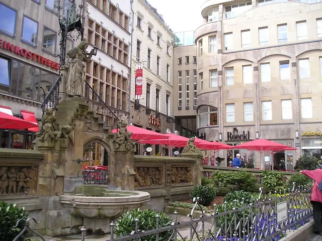 No plans to construct a banquet in Regensburg city park stated by officials