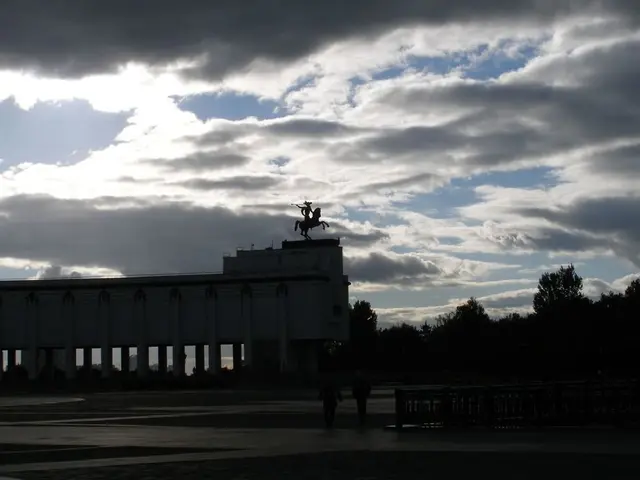 Seven Innovative Methods for Creating Nature Art that Evokes Awe by Embracing Light and Darkness