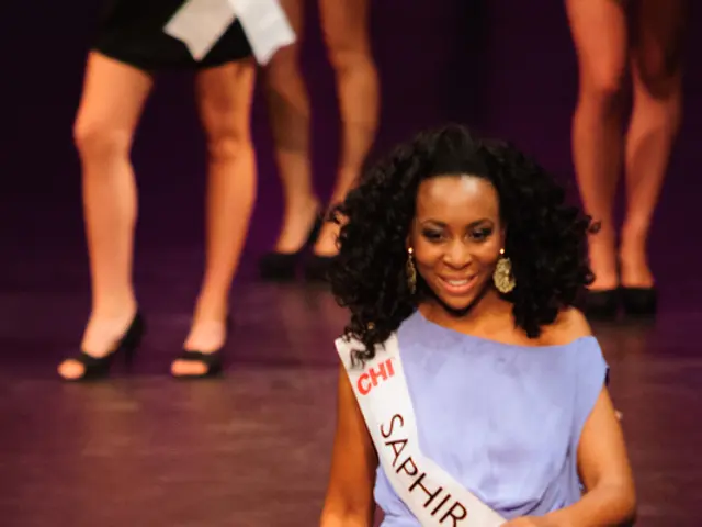 Rachel Bilson's ensemble of a striped maxi skirt and trainers offers a lively and vibrant style...