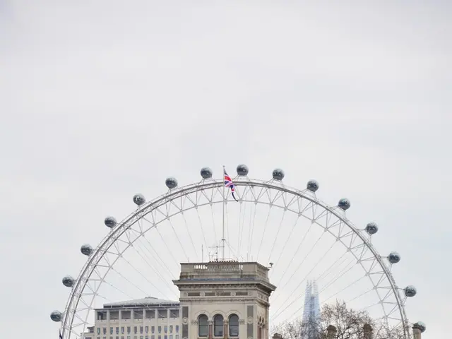 London initiates large-scale extraction from the River Thames to eliminate 180-ton accumulation of...