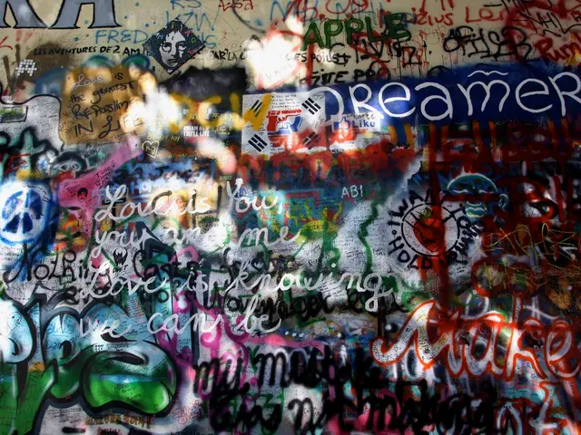 Home and Craft Decorating with Marble Spray Paint: Creative Concepts for DIY Enthusiasts