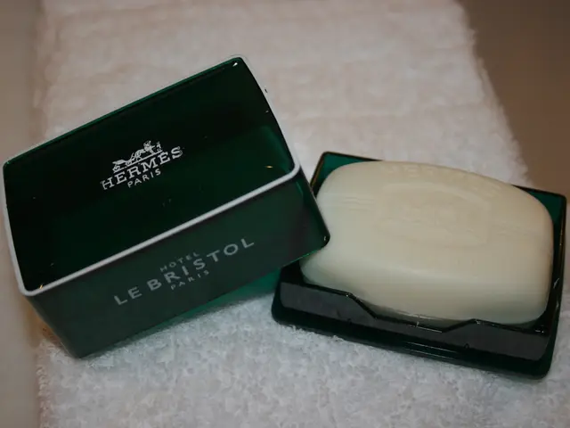 Care Guidelines for Seasonal Garments: Dealing with Salt Stains and Sweater Fuzz