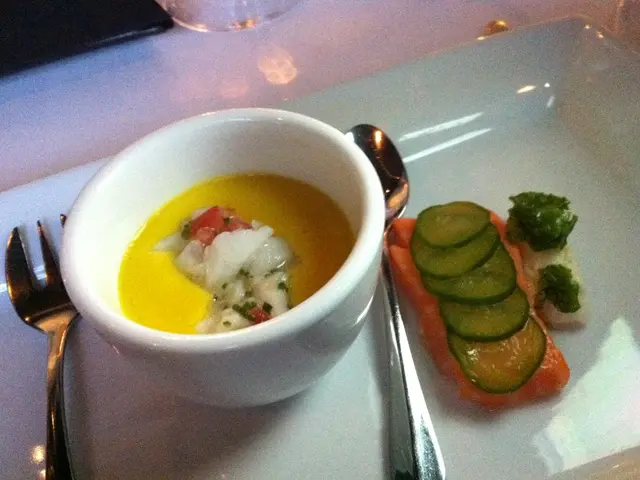 Preparing Your Own Delicious Fish Broth: An Easy and Richly-Flavored Recipe