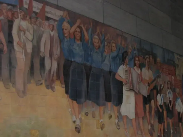 Dusseldorf: Monarch's visit to the municipal building