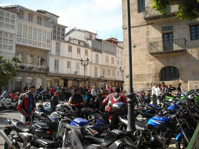 Inquiring about shared living arrangements in Mocht