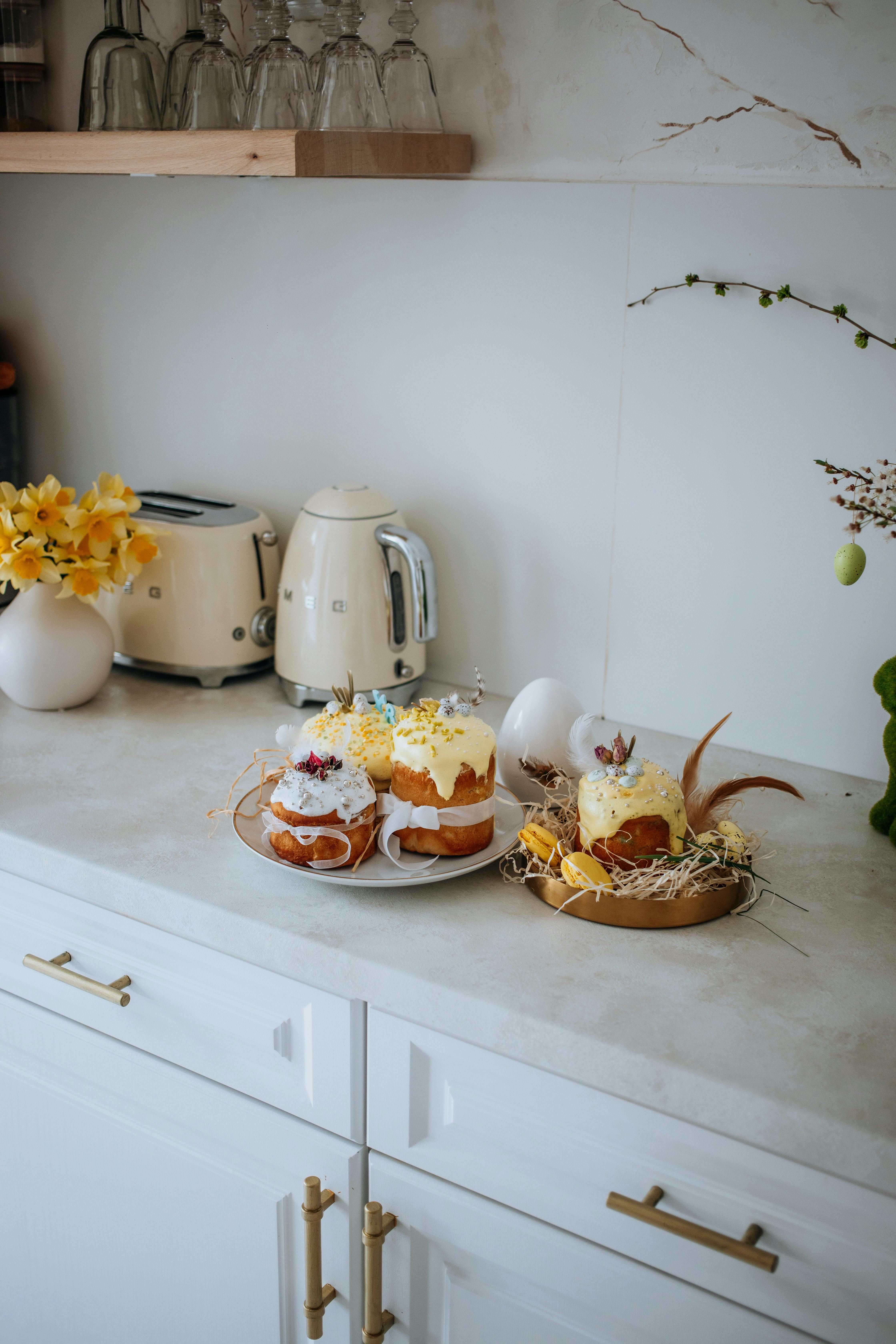 Festive Liquid Delight for Easter Celebrations Time-honored Entertainment Strategies That Give Your Gatherings a Retro Vibe